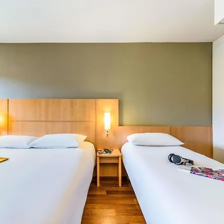 Ibis Lausanne Hotel 2*