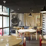 Ibis Lausanne Hotel 2*