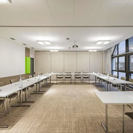 Ibis Lausanne Hotel 2*