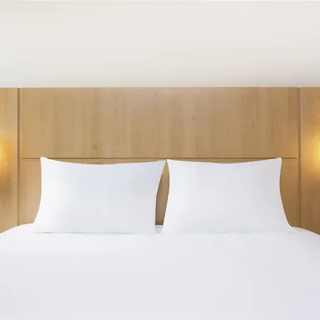 Ibis Lausanne Hotel 2*