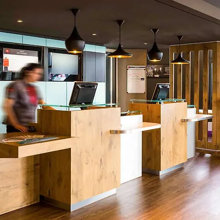 Ibis Lausanne 2*